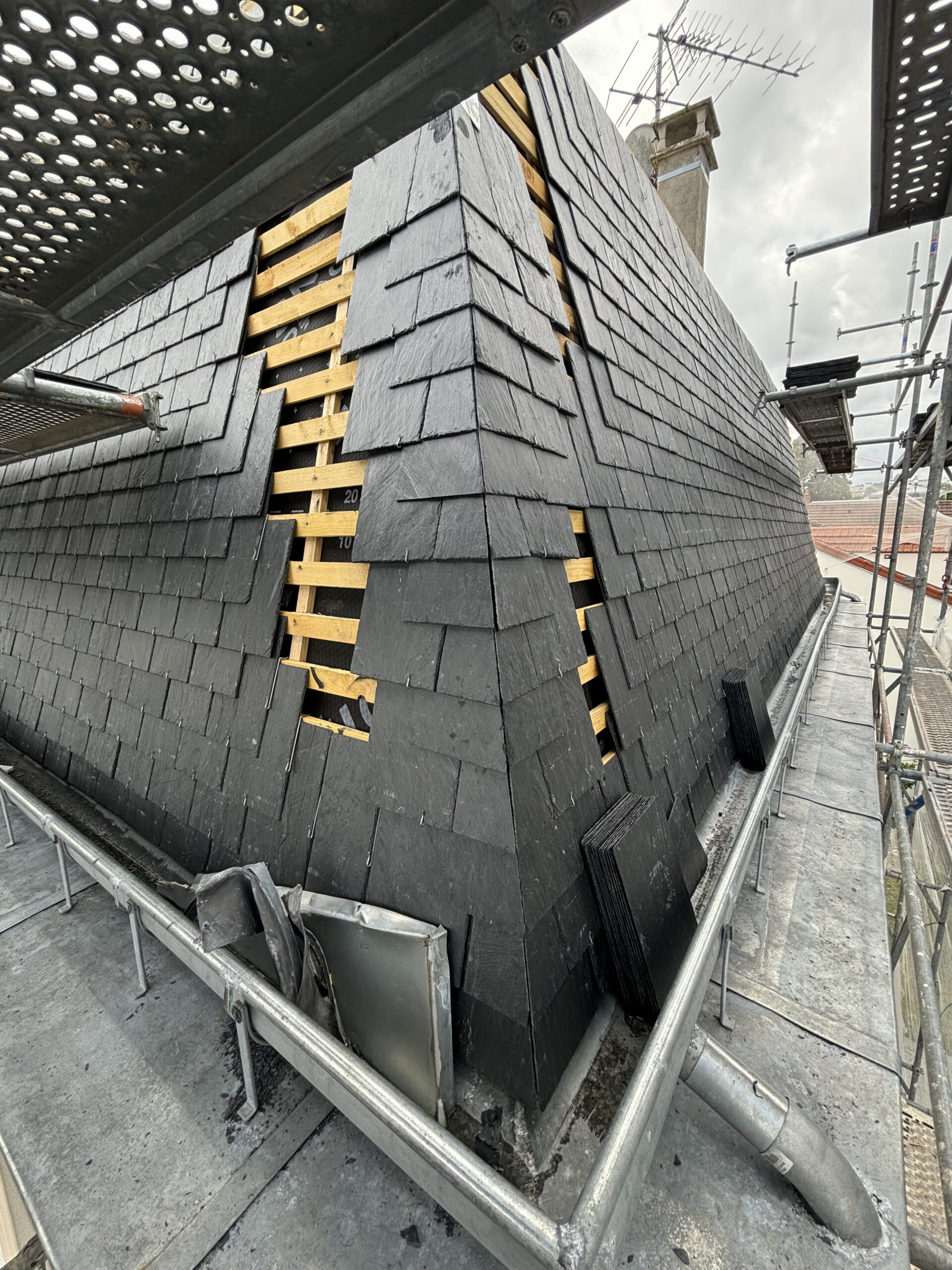 couvreur Chatou - pose d'ardoises neuves